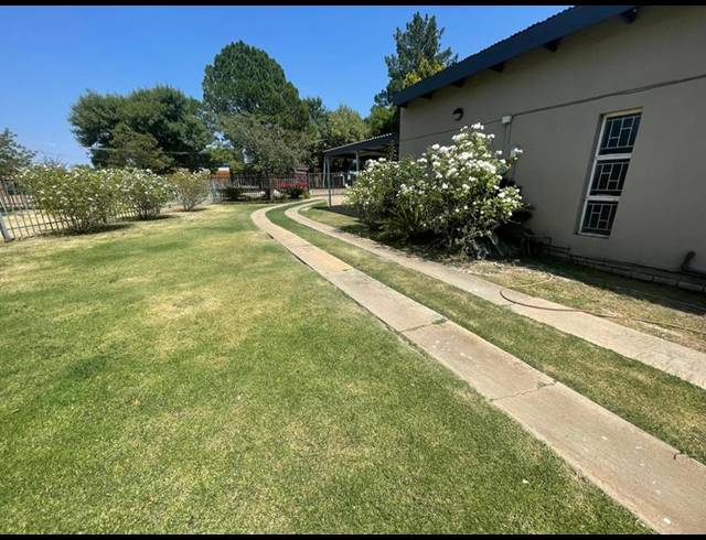 2 BEDROOM PROPERTY TO RENT IN MIEDERPARK